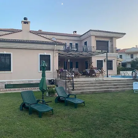3 Oda Cunda Butik Otel Casa de Férias
