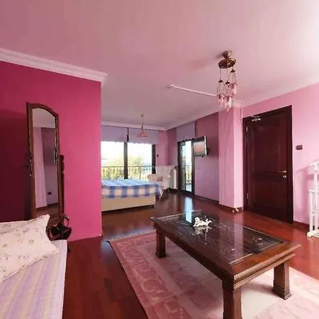 3 Oda Cunda Butik Otel Ayvalı